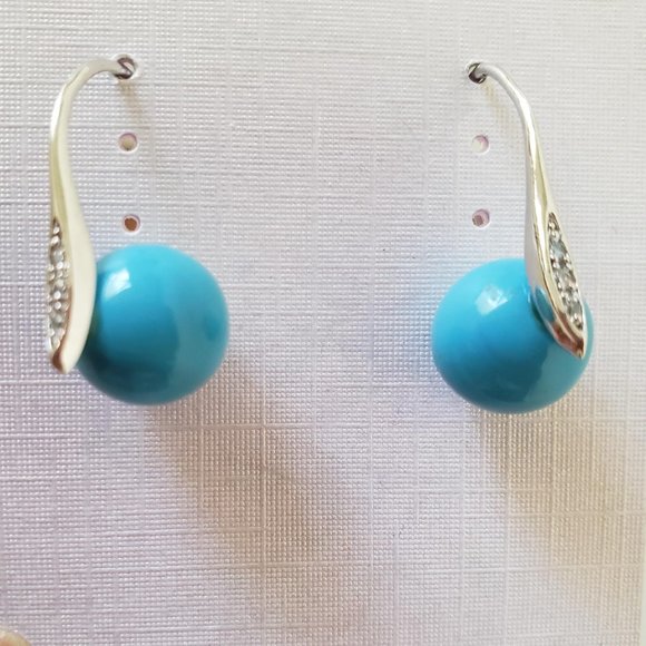 Small Turquoise Dangle Earrings - Picture 2 of 4